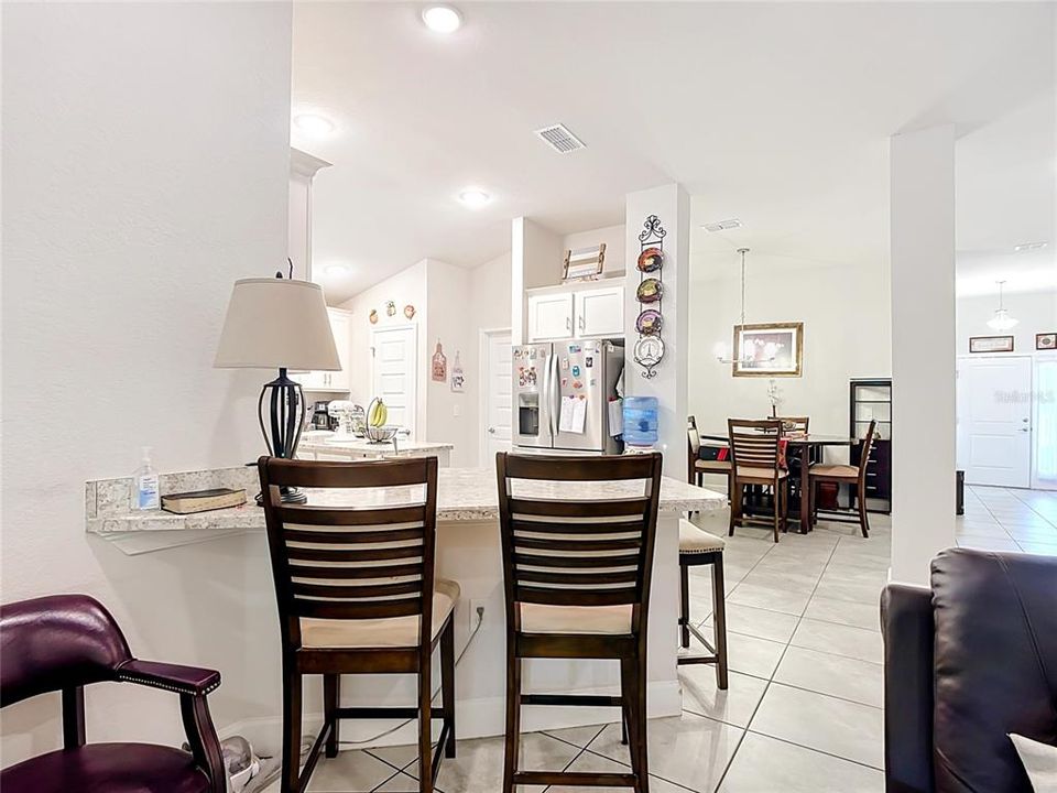 En Venta: $364,000 (4 camas, 3 baños, 2237 Pies cuadrados)