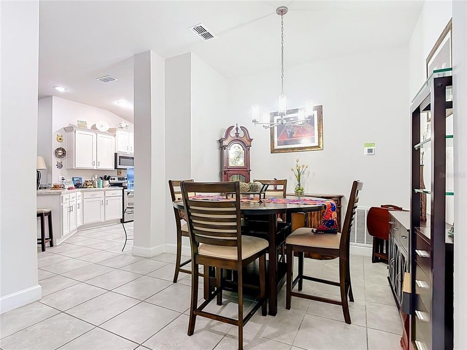 En Venta: $364,000 (4 camas, 3 baños, 2237 Pies cuadrados)