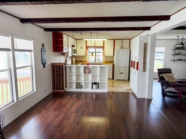 For Sale: $235,000 (3 beds, 2 baths, 1288 Square Feet)