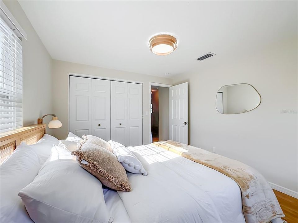For Sale: $880,000 (3 beds, 2 baths, 972 Square Feet)