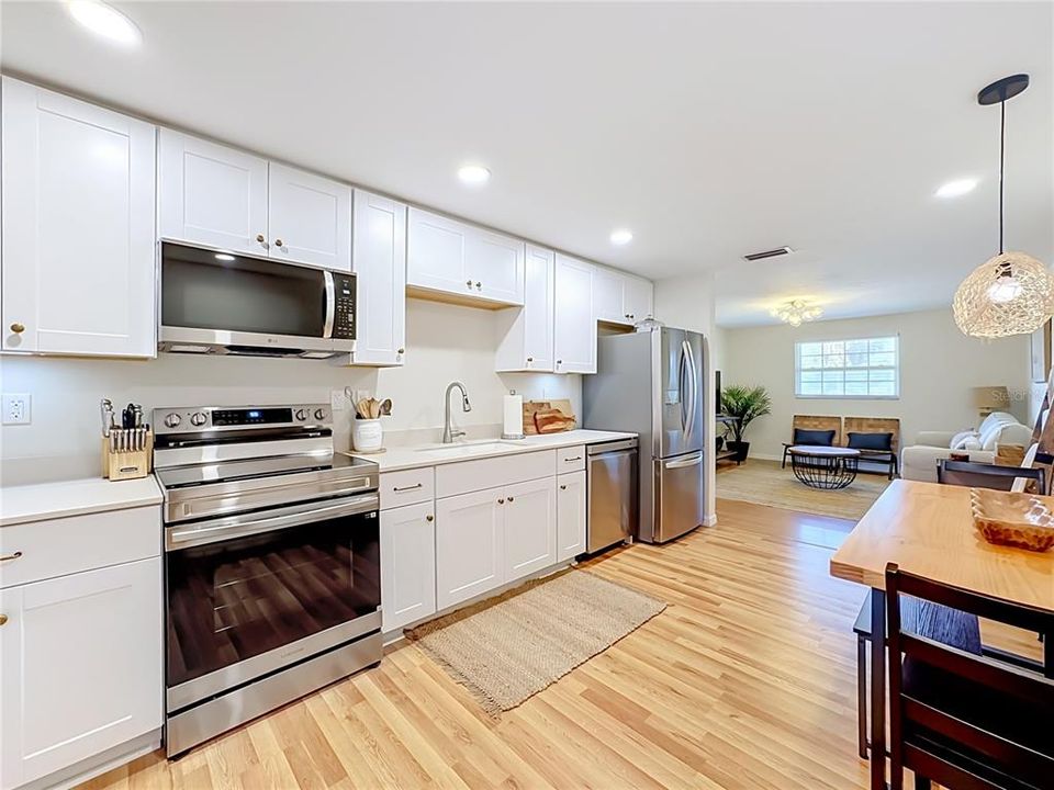 For Sale: $880,000 (3 beds, 2 baths, 972 Square Feet)