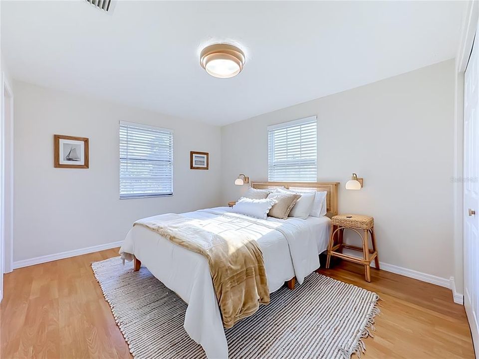 For Sale: $880,000 (3 beds, 2 baths, 972 Square Feet)