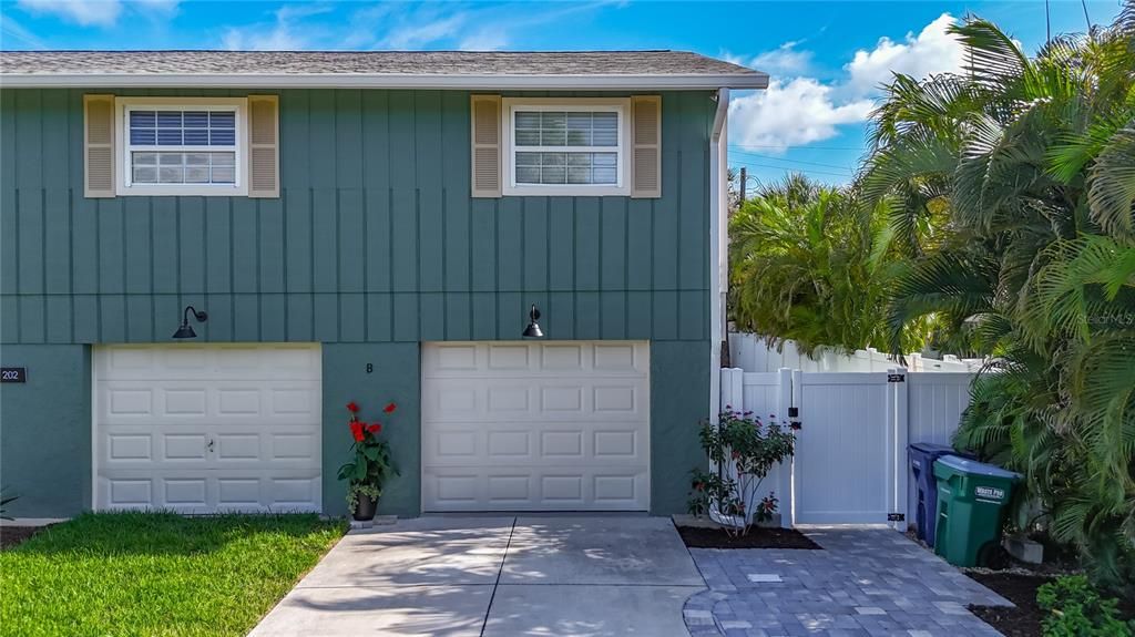 For Sale: $880,000 (3 beds, 2 baths, 972 Square Feet)