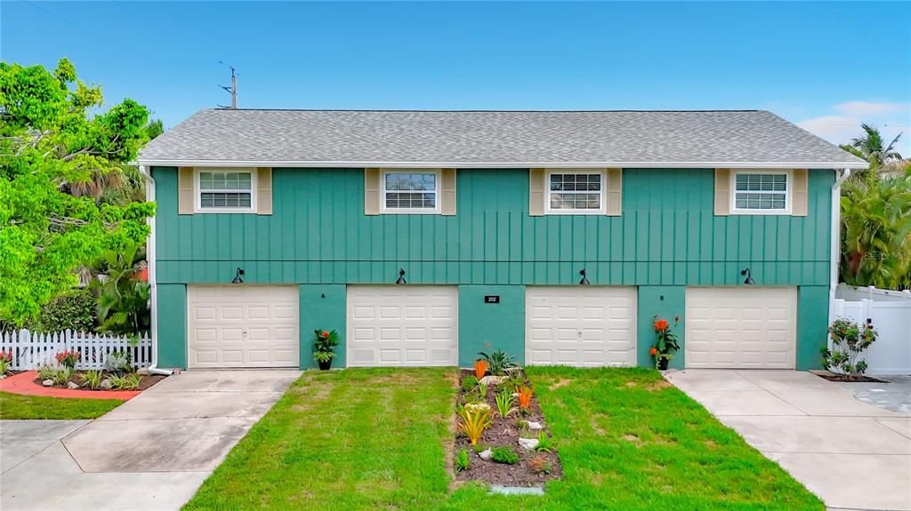 For Sale: $880,000 (3 beds, 2 baths, 972 Square Feet)