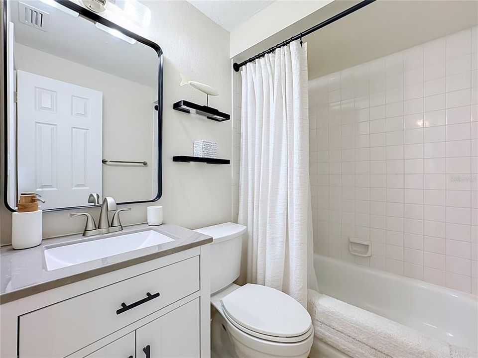 For Sale: $880,000 (3 beds, 2 baths, 972 Square Feet)