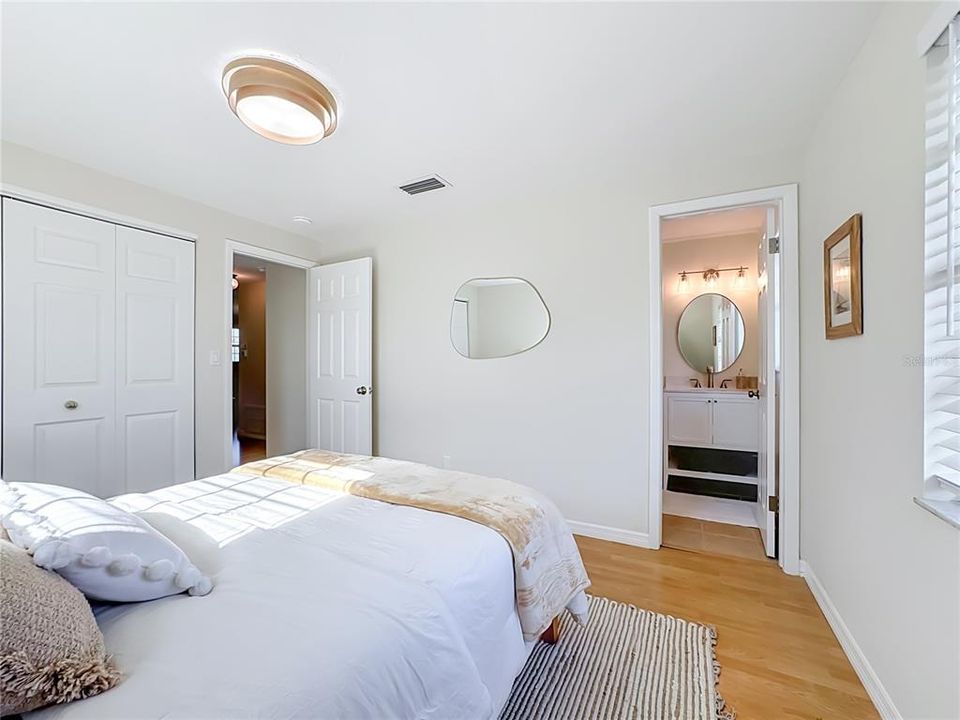 For Sale: $880,000 (3 beds, 2 baths, 972 Square Feet)