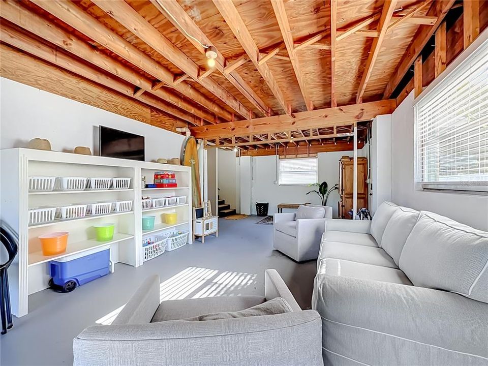 For Sale: $880,000 (3 beds, 2 baths, 972 Square Feet)