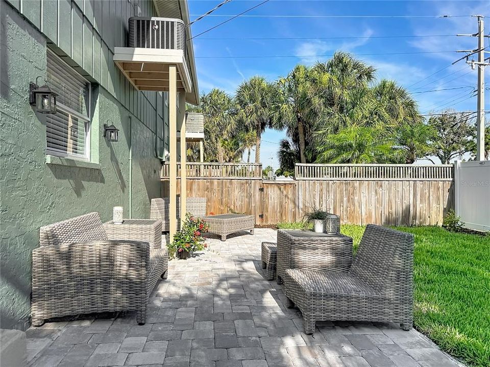 For Sale: $880,000 (3 beds, 2 baths, 972 Square Feet)