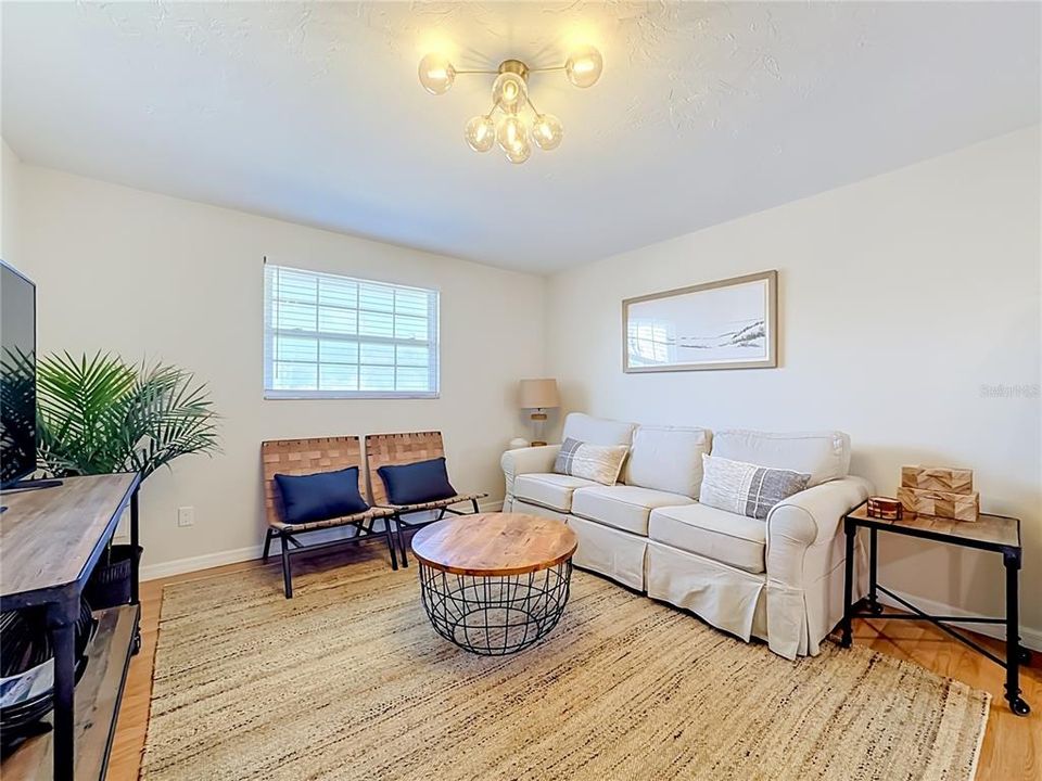 For Sale: $880,000 (3 beds, 2 baths, 972 Square Feet)