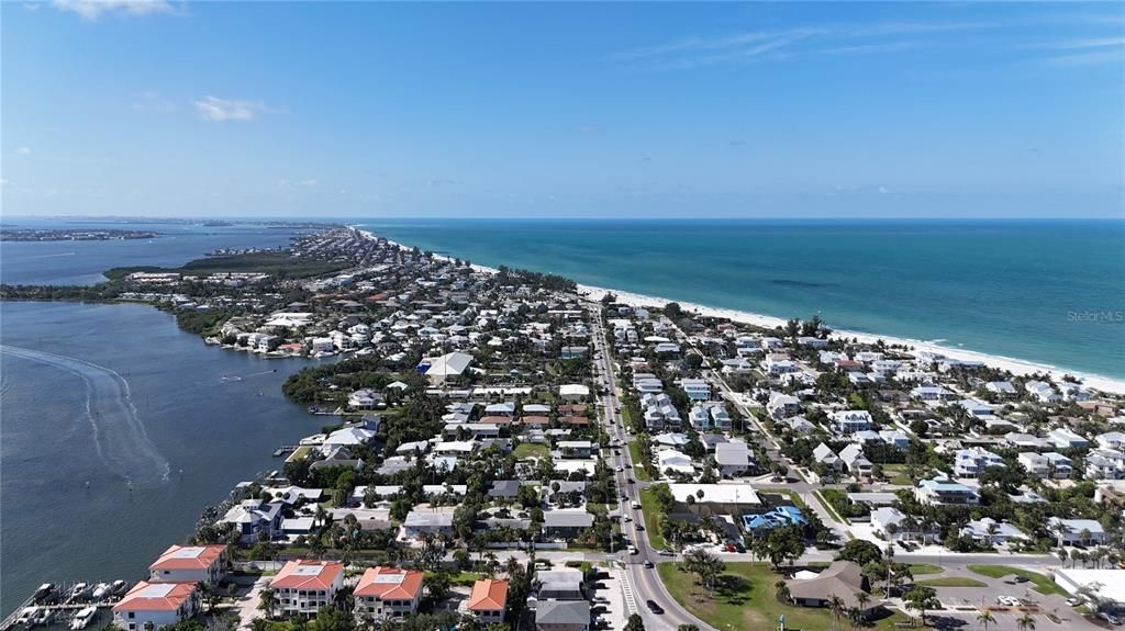 For Sale: $880,000 (3 beds, 2 baths, 972 Square Feet)