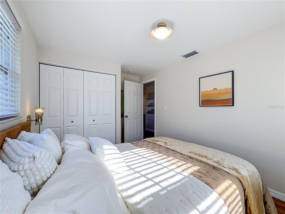 For Sale: $880,000 (3 beds, 2 baths, 972 Square Feet)