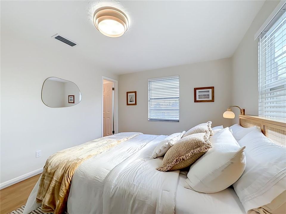 For Sale: $880,000 (3 beds, 2 baths, 972 Square Feet)