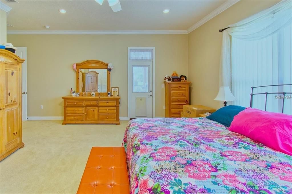 For Rent: $2,300 (2 beds, 2 baths, 2101 Square Feet)