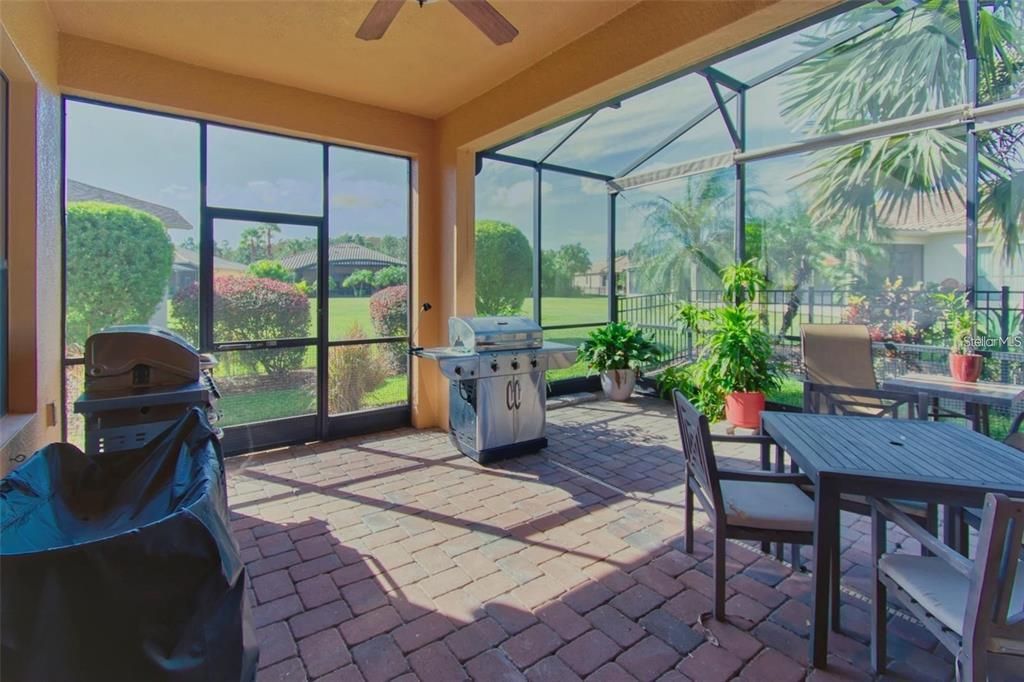 For Rent: $2,300 (2 beds, 2 baths, 2101 Square Feet)