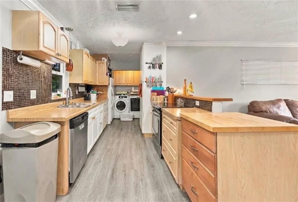 На продажу: $375,000 (4 спален, 3 ванн, 1875 Квадратных фут)