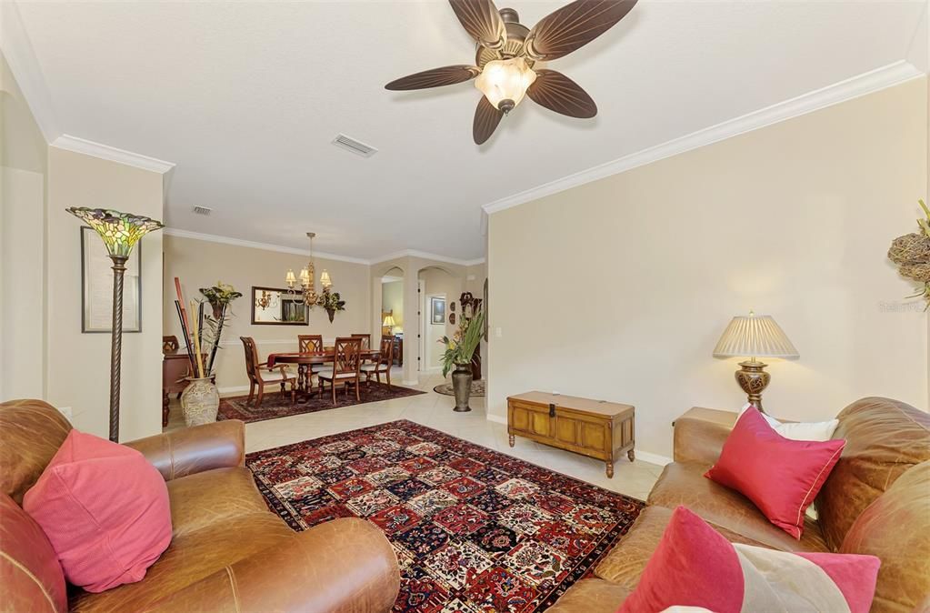Activo con contrato: $530,000 (3 camas, 2 baños, 2207 Pies cuadrados)