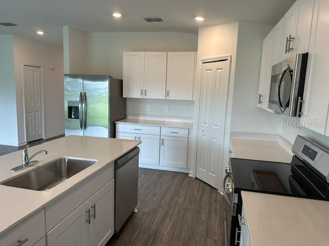 For Rent: $2,200 (3 beds, 2 baths, 1843 Square Feet)