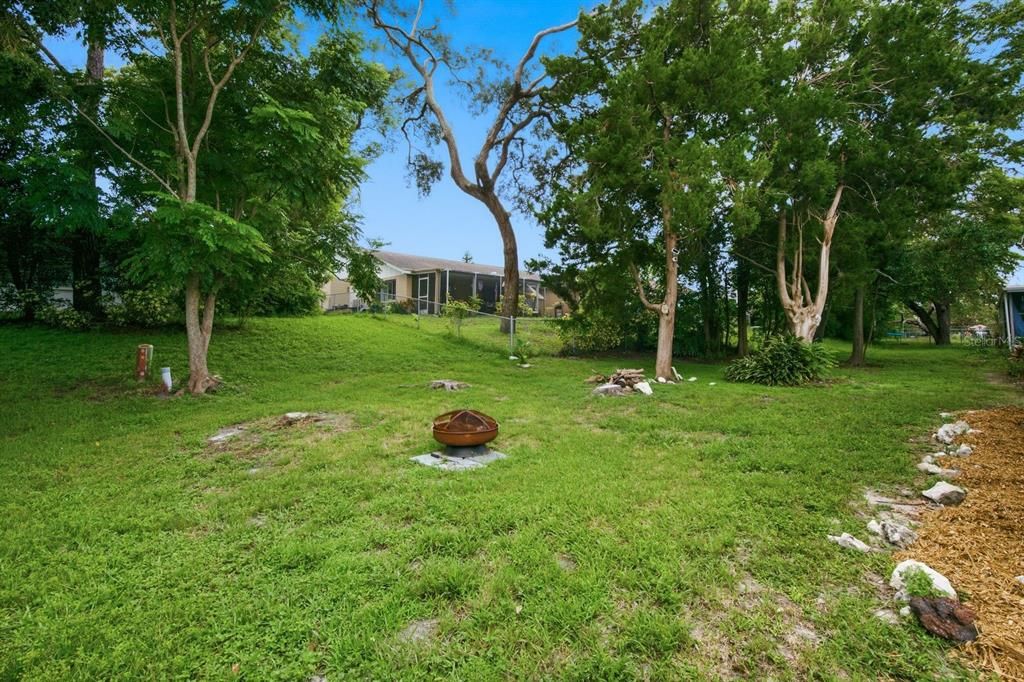 For Sale: $295,000 (3 beds, 3 baths, 1519 Square Feet)