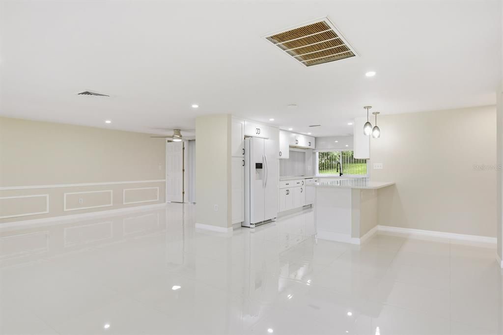 For Sale: $295,000 (3 beds, 3 baths, 1519 Square Feet)