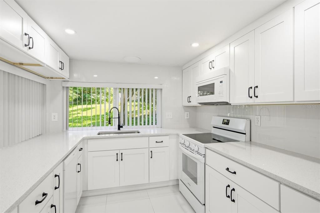 For Sale: $295,000 (3 beds, 3 baths, 1519 Square Feet)