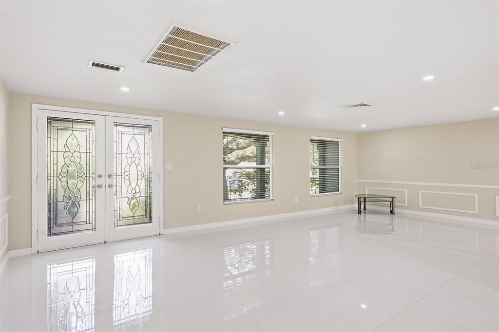For Sale: $295,000 (3 beds, 3 baths, 1519 Square Feet)