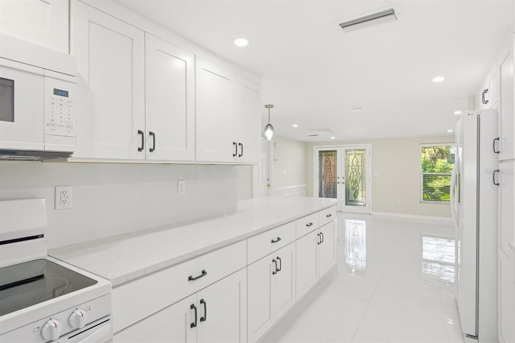 For Sale: $295,000 (3 beds, 3 baths, 1519 Square Feet)