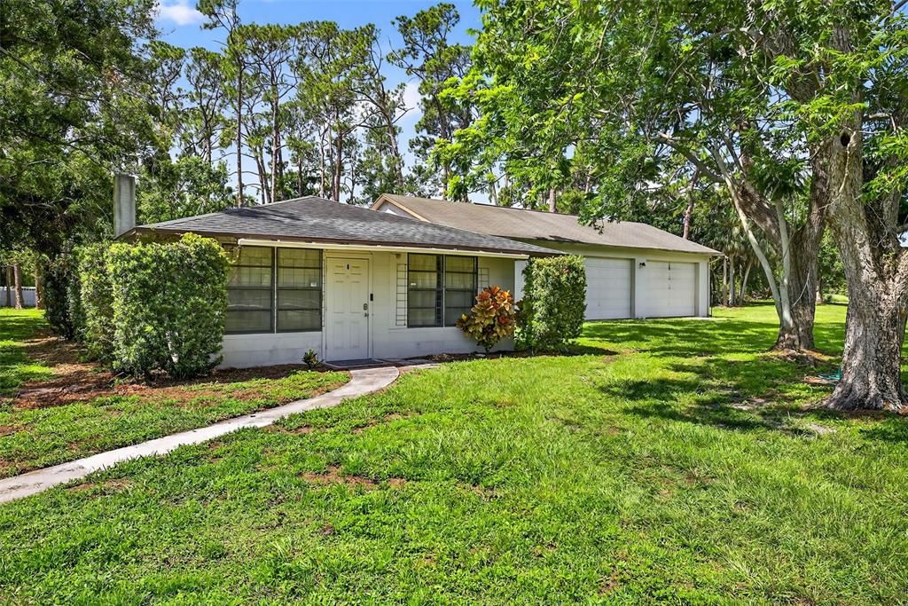En Venta: $1,550,000 (4.43 acres)