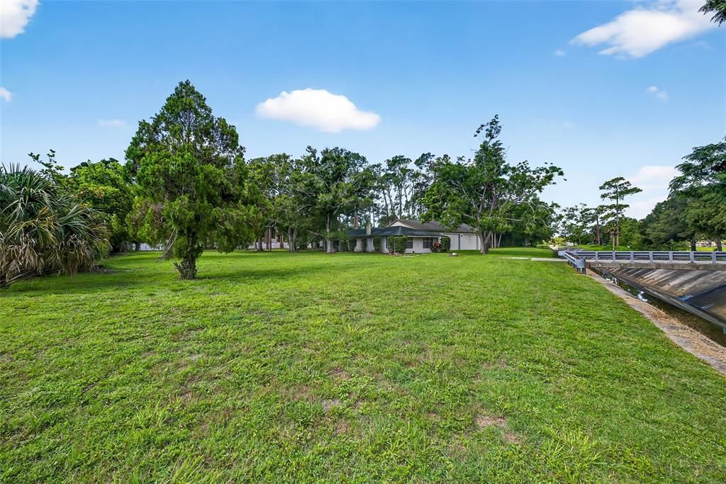 En Venta: $1,550,000 (4.43 acres)
