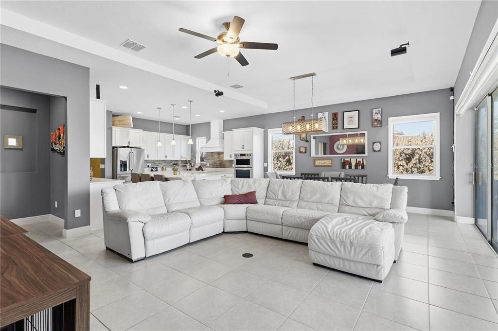 For Rent: $3,900 (4 beds, 3 baths, 2424 Square Feet)