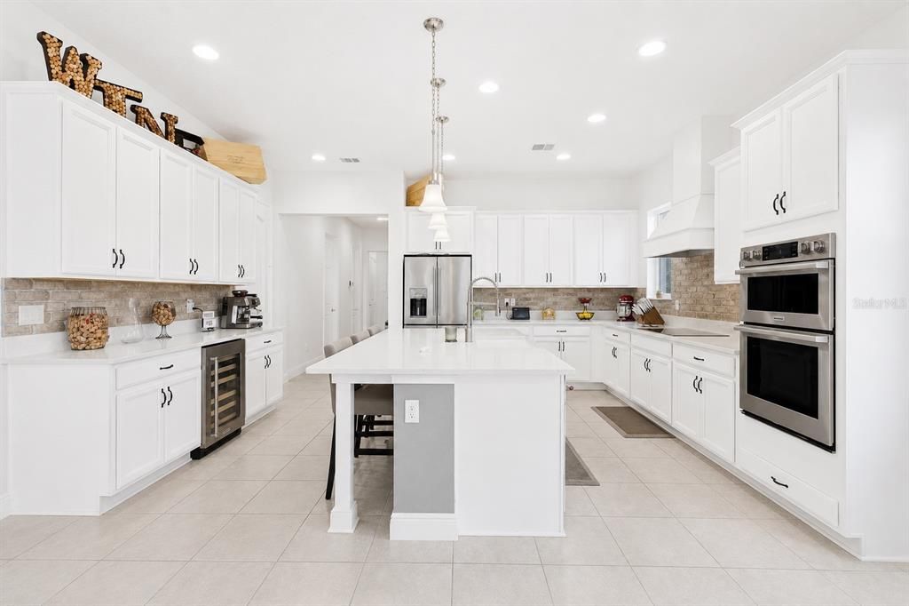 For Rent: $3,900 (4 beds, 3 baths, 2424 Square Feet)