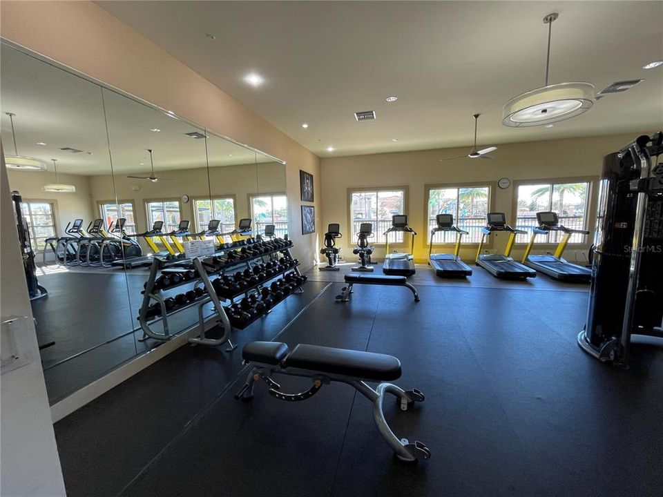 For Rent: $3,900 (4 beds, 3 baths, 2424 Square Feet)