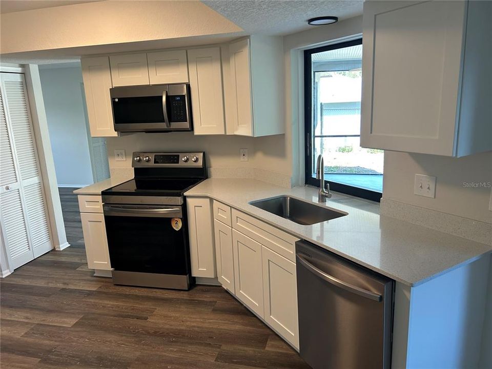 For Sale: $298,900 (3 beds, 2 baths, 1514 Square Feet)