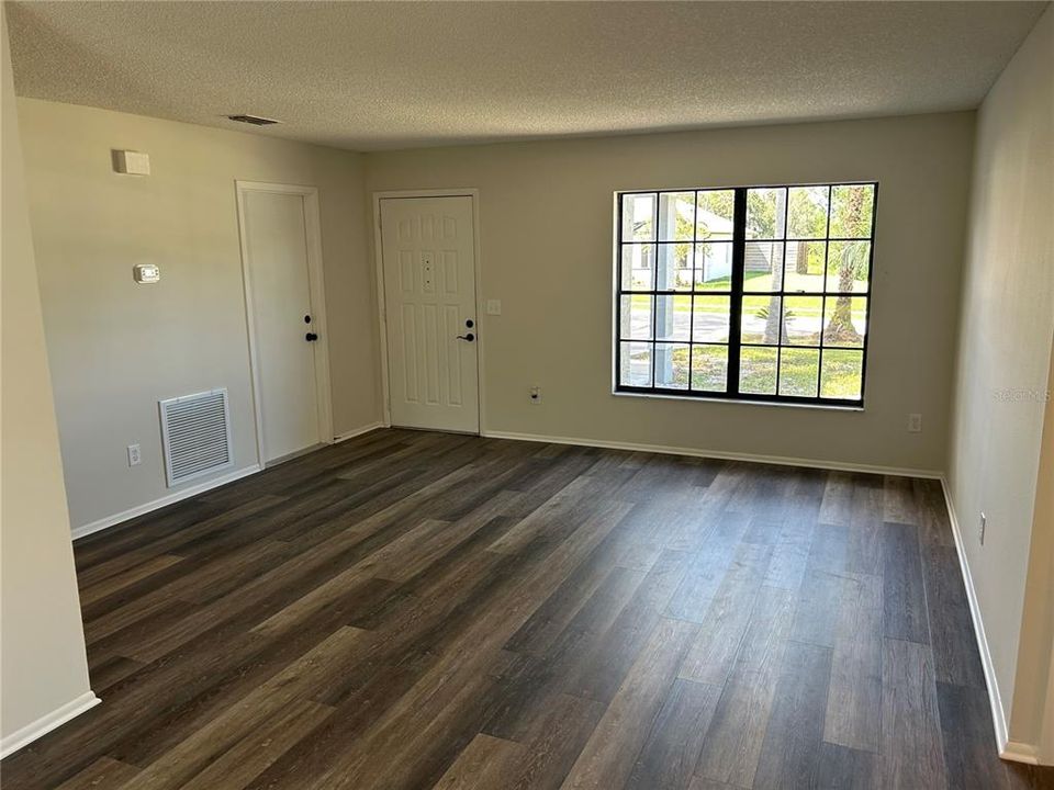 For Sale: $298,900 (3 beds, 2 baths, 1514 Square Feet)