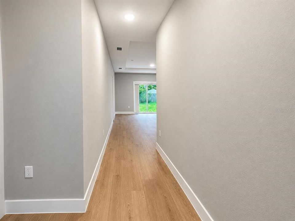 For Sale: $349,900 (3 beds, 2 baths, 1281 Square Feet)