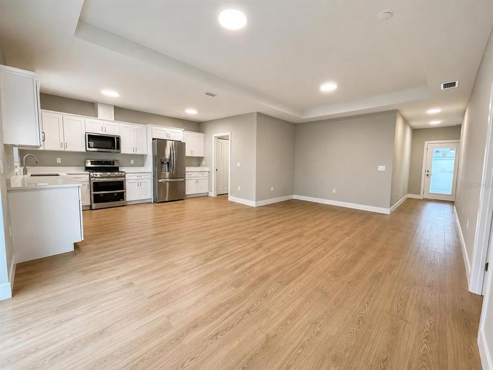 For Sale: $349,900 (3 beds, 2 baths, 1281 Square Feet)
