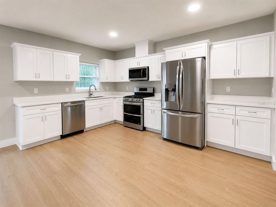 For Sale: $349,900 (3 beds, 2 baths, 1281 Square Feet)