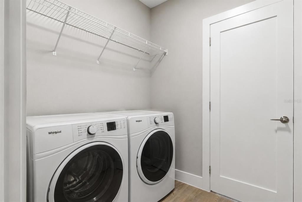 For Sale: $349,900 (3 beds, 2 baths, 1281 Square Feet)