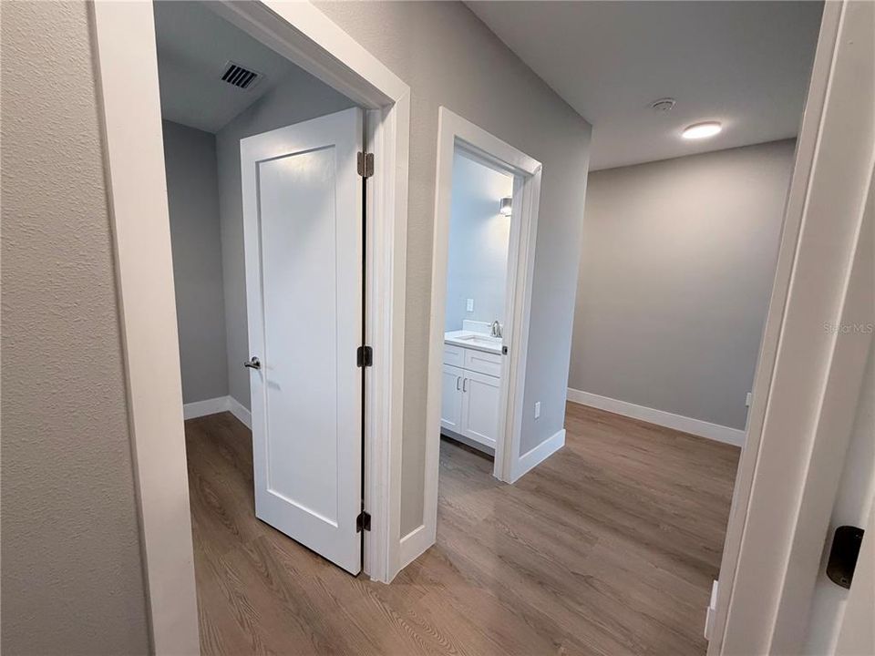 For Sale: $349,900 (3 beds, 2 baths, 1281 Square Feet)