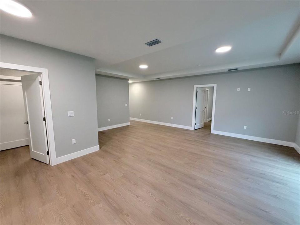 For Sale: $349,900 (3 beds, 2 baths, 1281 Square Feet)
