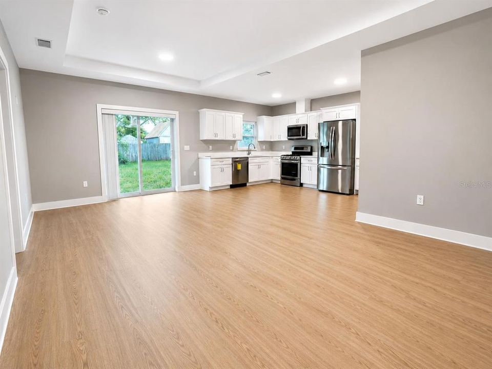 For Sale: $349,900 (3 beds, 2 baths, 1281 Square Feet)