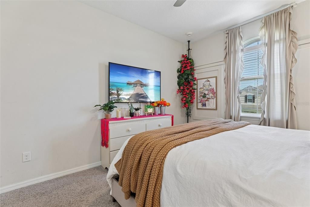 For Sale: $749,900 (9 beds, 6 baths, 4363 Square Feet)