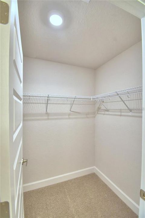 En Venta: $393,366 (4 camas, 3 baños, 2200 Pies cuadrados)
