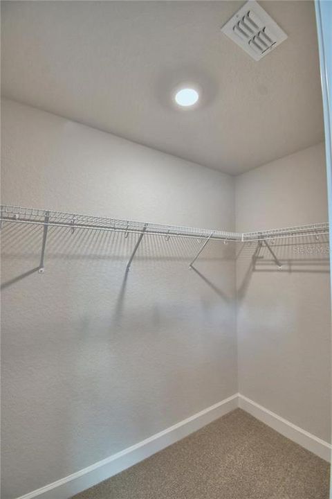 En Venta: $393,366 (4 camas, 3 baños, 2200 Pies cuadrados)
