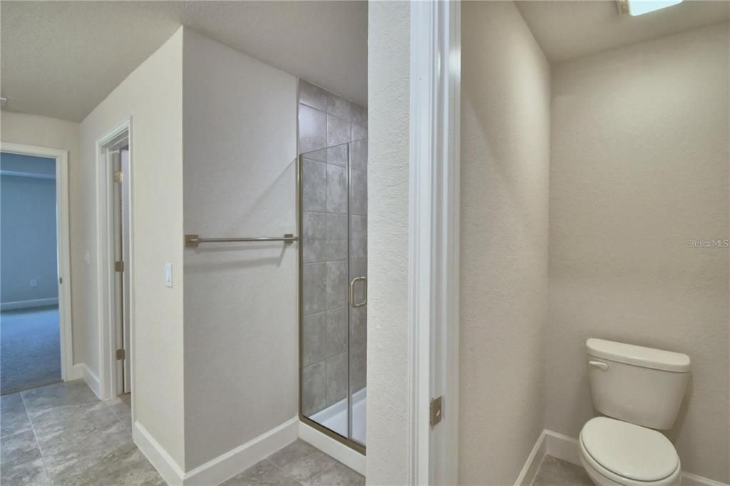 En Venta: $393,366 (4 camas, 3 baños, 2200 Pies cuadrados)