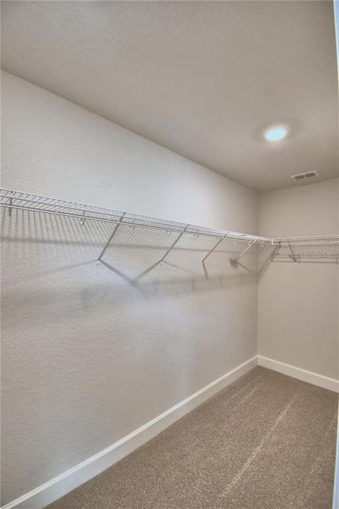 En Venta: $393,366 (4 camas, 3 baños, 2200 Pies cuadrados)