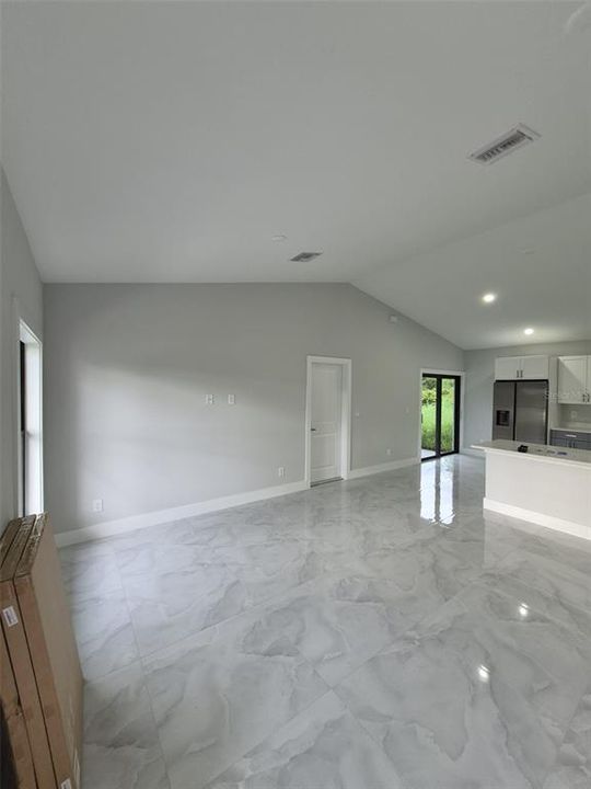 В аренду: $1,900 (3 спален, 2 ванн, 1090 Квадратных фут)