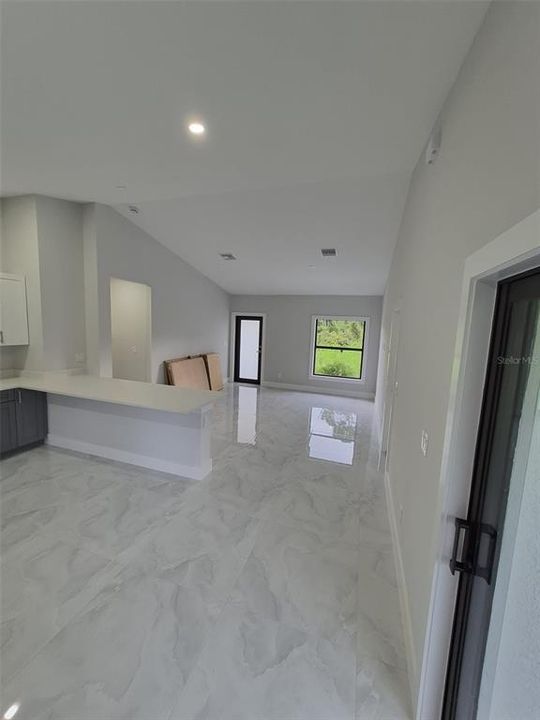 В аренду: $1,900 (3 спален, 2 ванн, 1090 Квадратных фут)