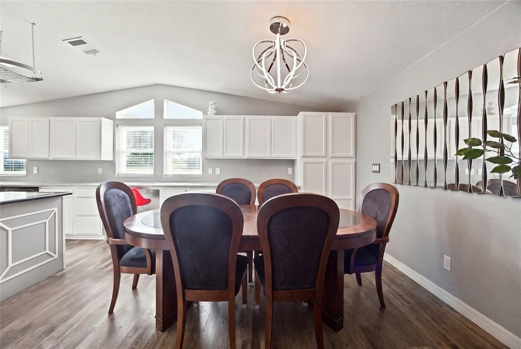 For Sale: $349,999 (4 beds, 2 baths, 2094 Square Feet)