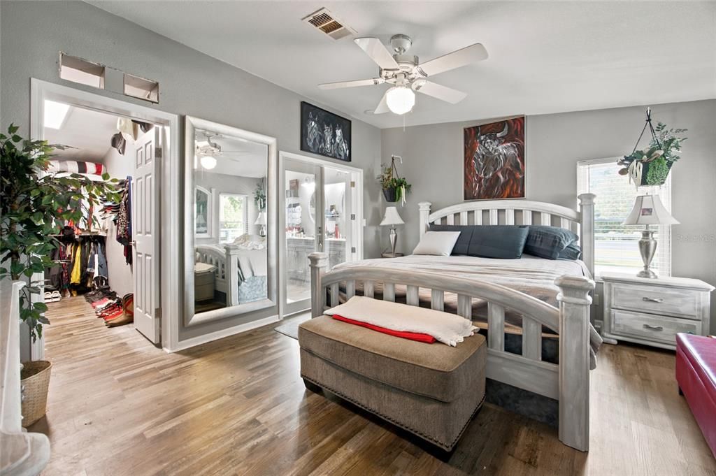 For Sale: $349,999 (4 beds, 2 baths, 2094 Square Feet)