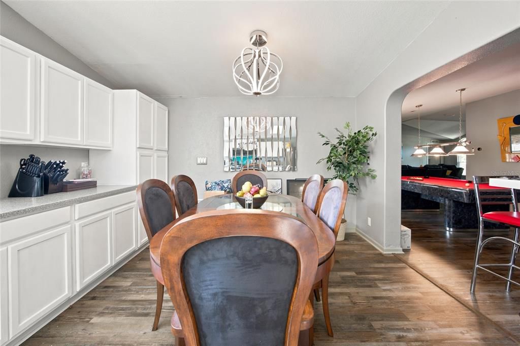 For Sale: $349,999 (4 beds, 2 baths, 2094 Square Feet)